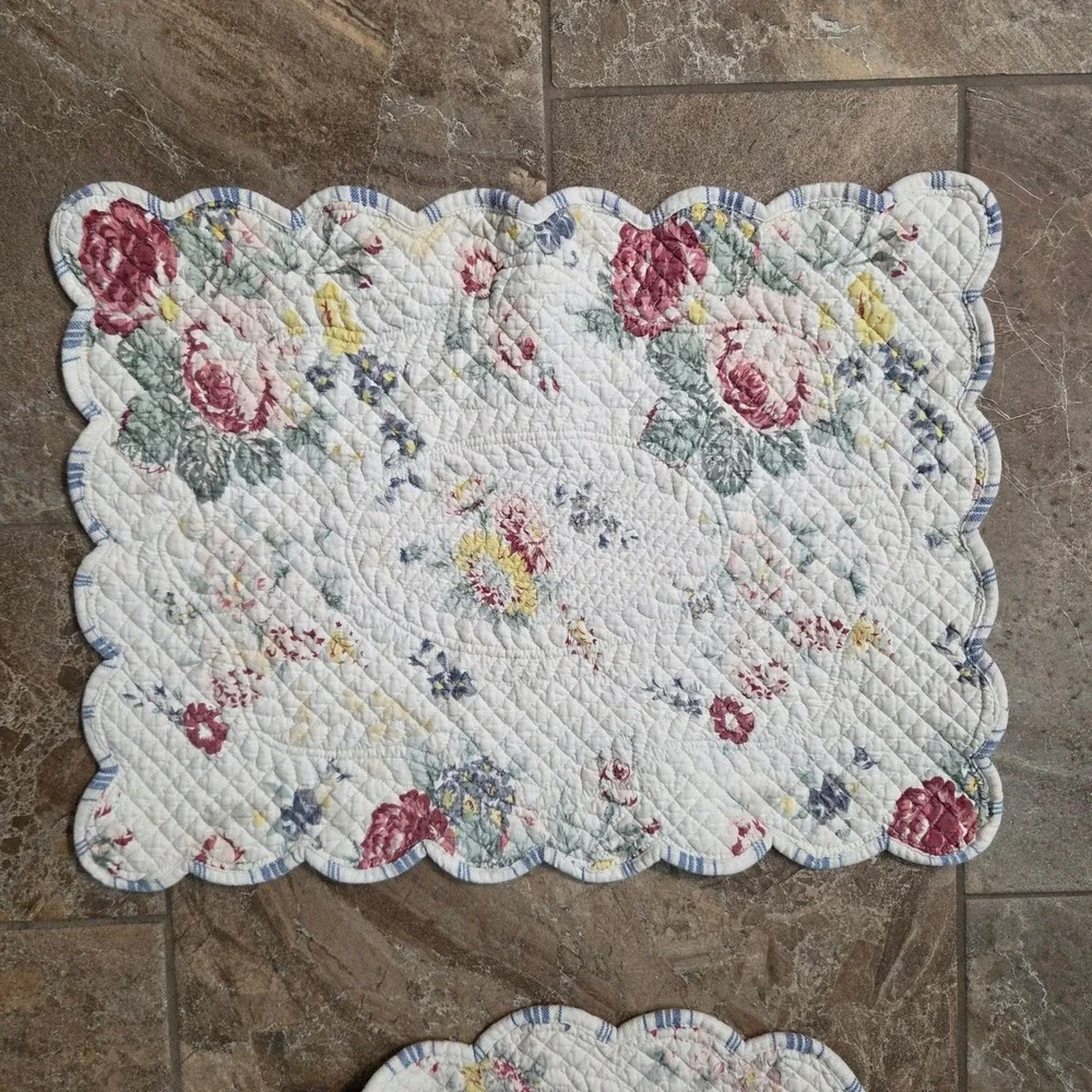 Vintage Floral Quilted Placemats Set of 2 Scalloped Reversible Cottagecore Blue
